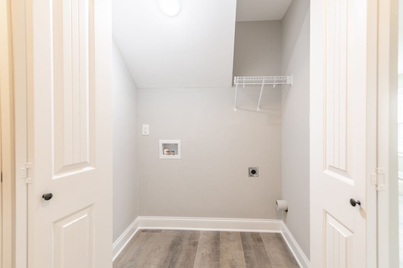 302 7th St - Photo 6 of 26
