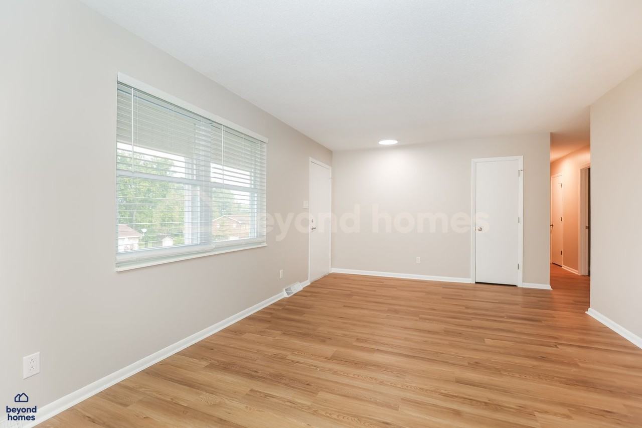 7528 Temple Acres Dr - Photo 4 of 19