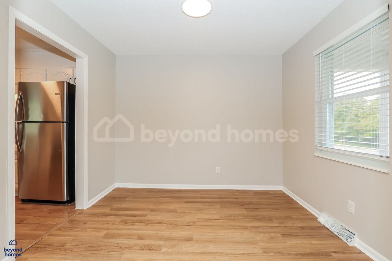 7528 Temple Acres Dr - Photo 5 of 19
