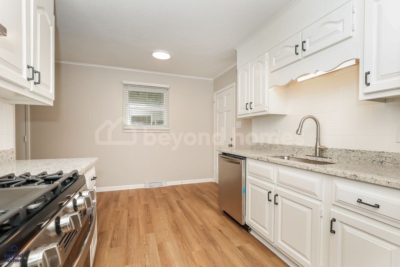 7528 Temple Acres Dr - Photo 6 of 19
