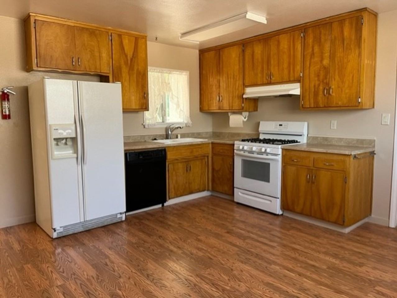 902 Oakwood St - Photo 2 of 19