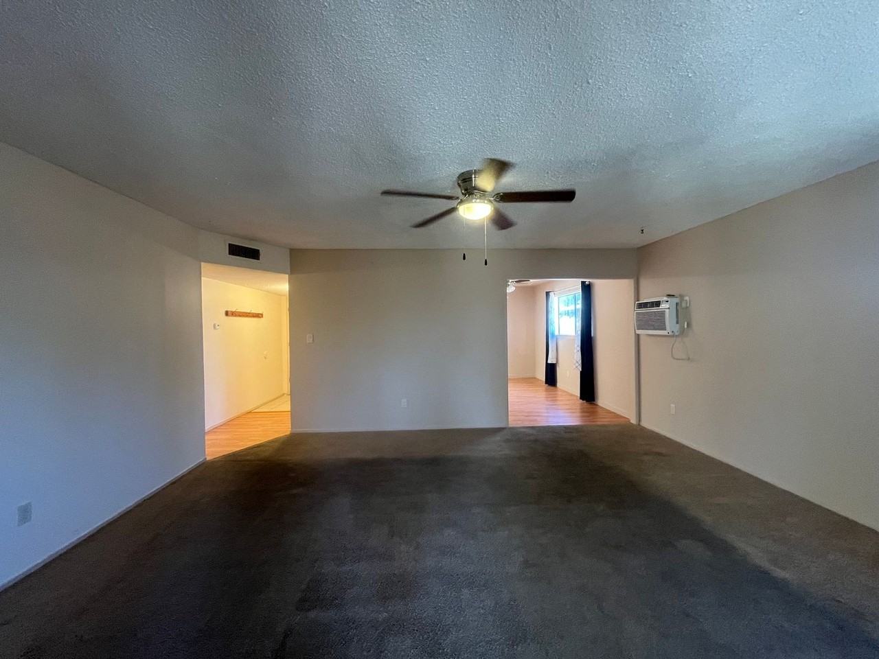 902 Oakwood St - Photo 5 of 19
