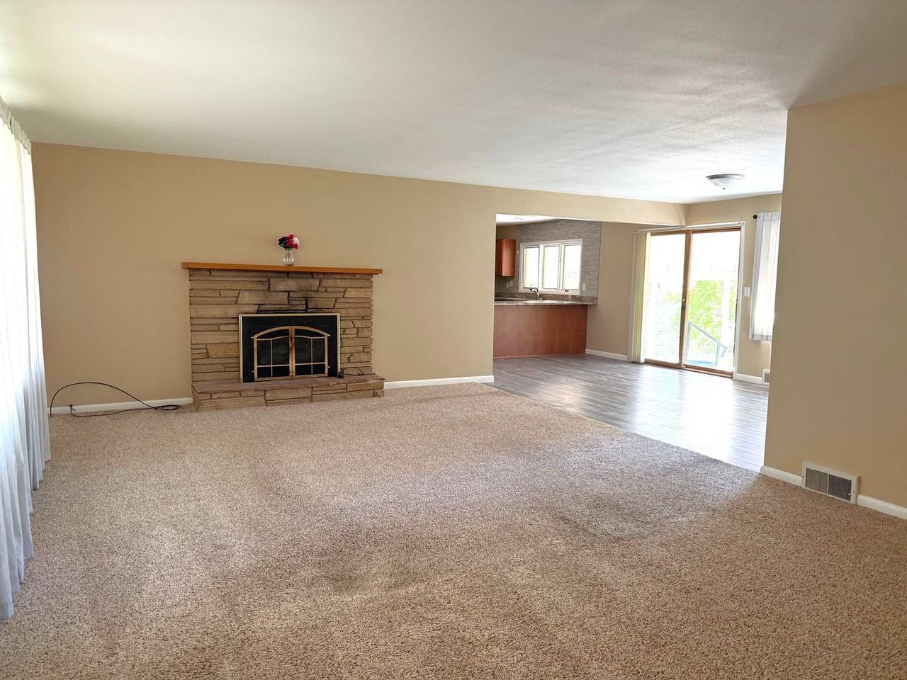 3249 Monte Vista Dr - Photo 2 of 15