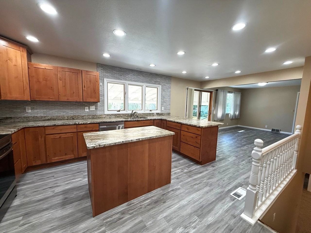 3249 Monte Vista Dr - Photo 4 of 15