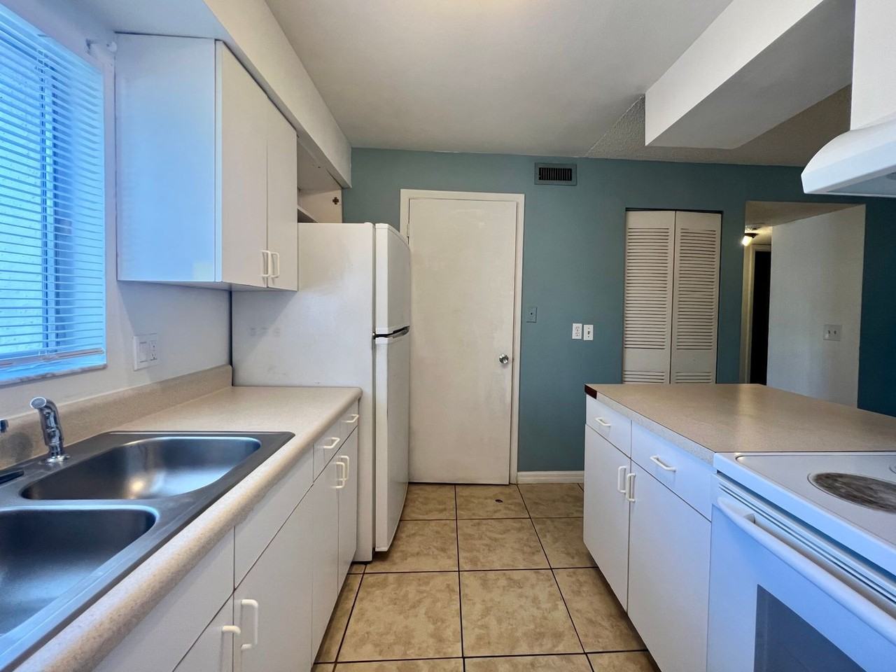 2740 Hidden Lake Blvd #A - Photo 3 of 17