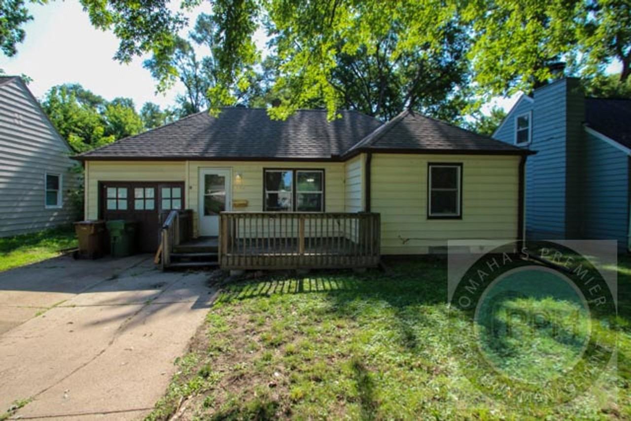 2409 Washington St - Photo 2 of 27