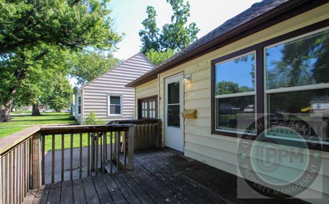 2409 Washington St - Photo 3 of 27