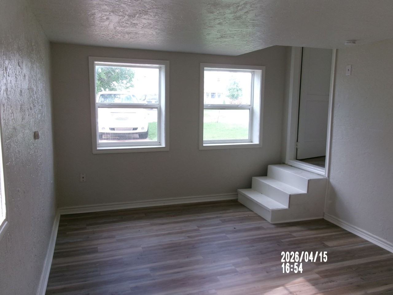 1804 Nw Columbia Ave - Photo 7 of 37