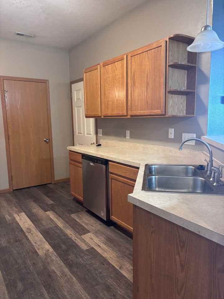 2829 N Broadway - Photo 4 of 11