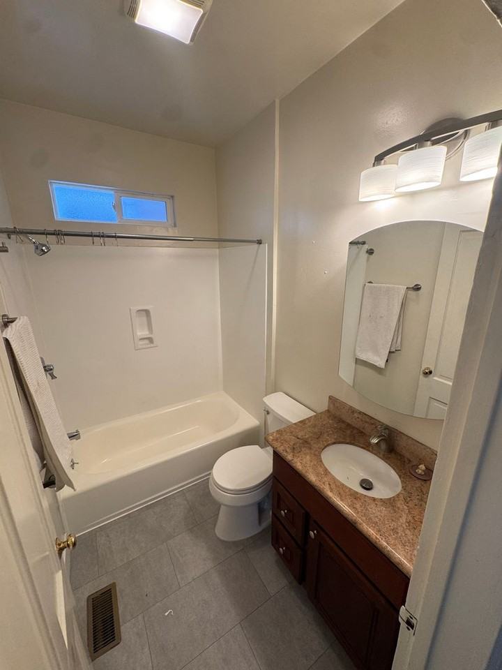 2028 Clinton Ave - Photo 3 of 11