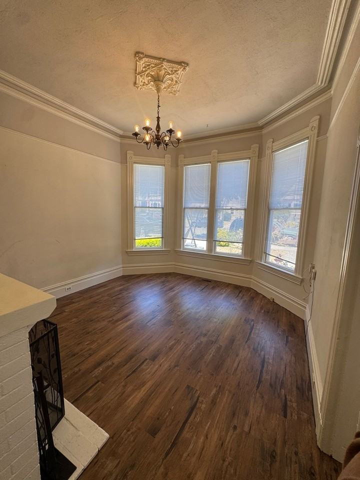 2028 Clinton Ave - Photo 4 of 11