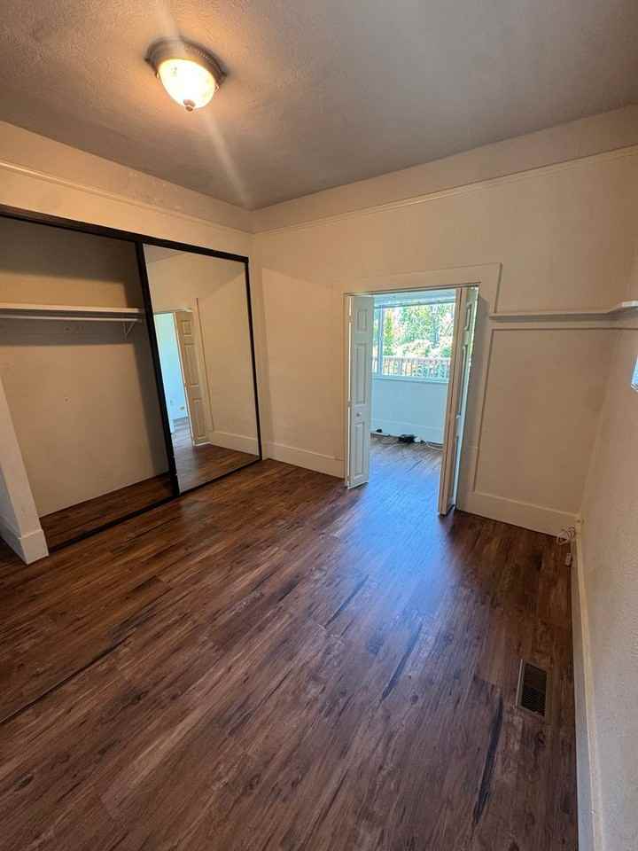2028 Clinton Ave - Photo 5 of 11