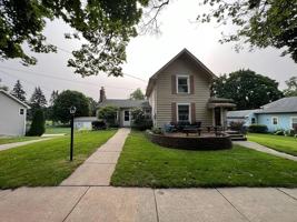 featured image of 412 N Bridge St