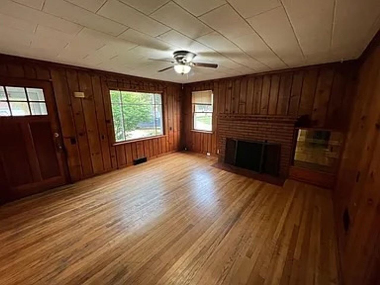 412 N Bridge St - Photo 3 of 29