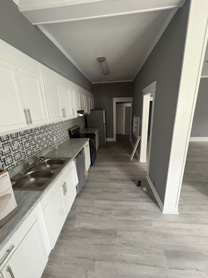 115A N College St - Photo 5 of 11