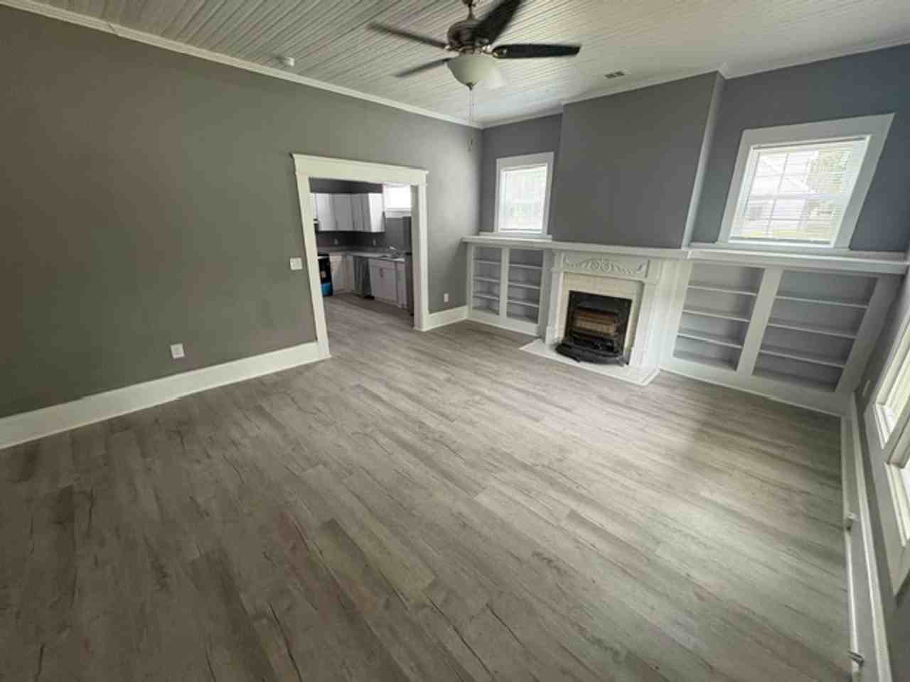 115B N College St - Photo 2 of 7