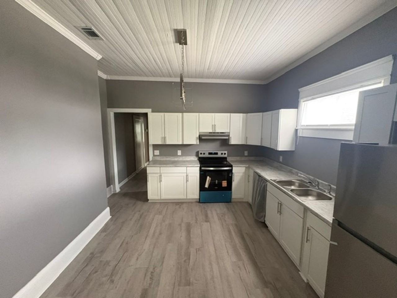115B N College St - Photo 3 of 7