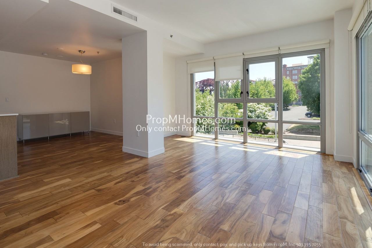 1260 Nw Naito Pkwy #210 - Photo 4 of 25