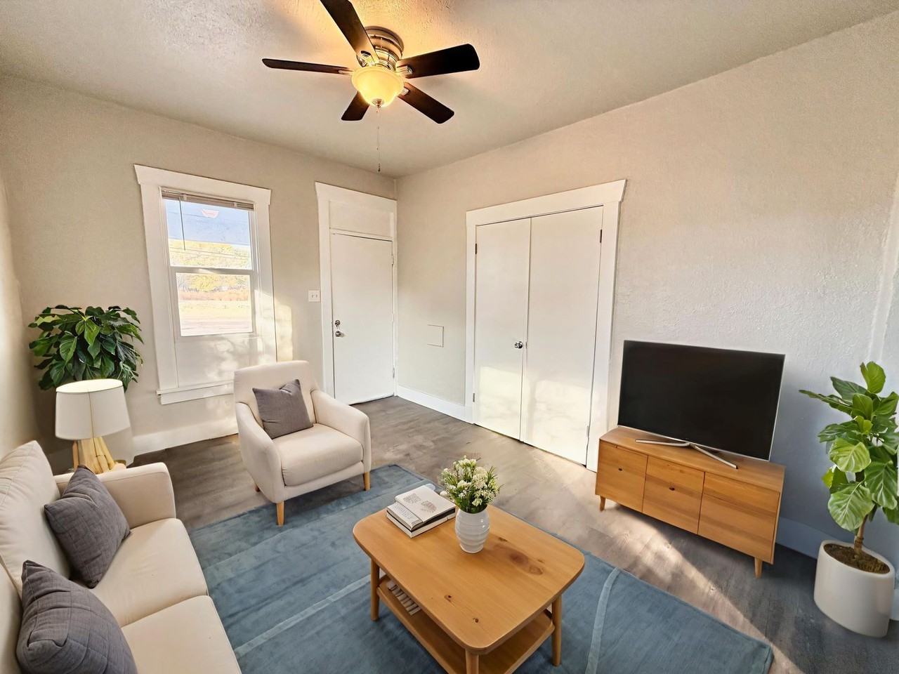 1036 S Santa Fe Ave - Photo 3 of 18