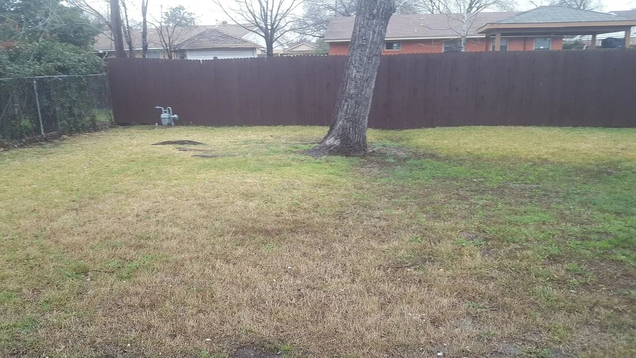 13375 Glenside Dr - Photo 4 of 7