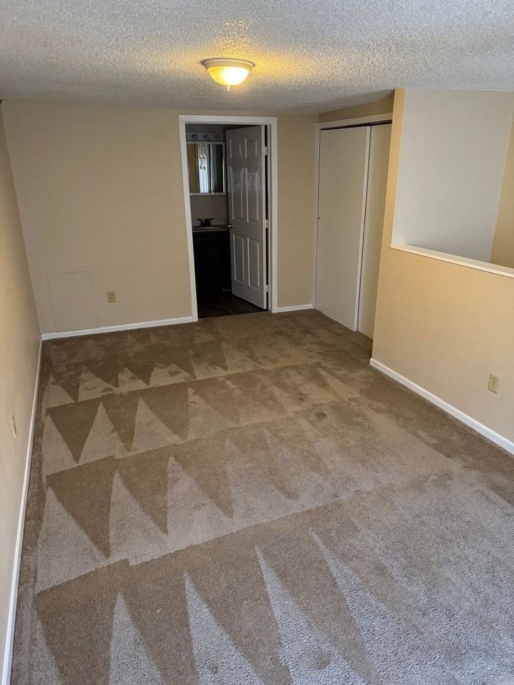 205 Broadway St S - Photo 2 of 6