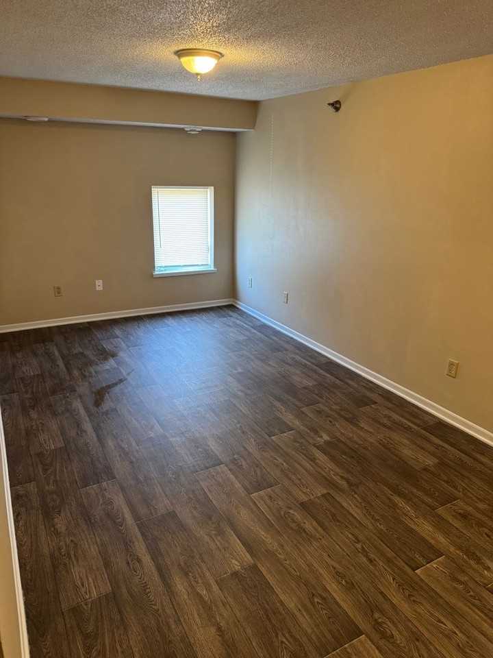 205 Broadway St S - Photo 3 of 6