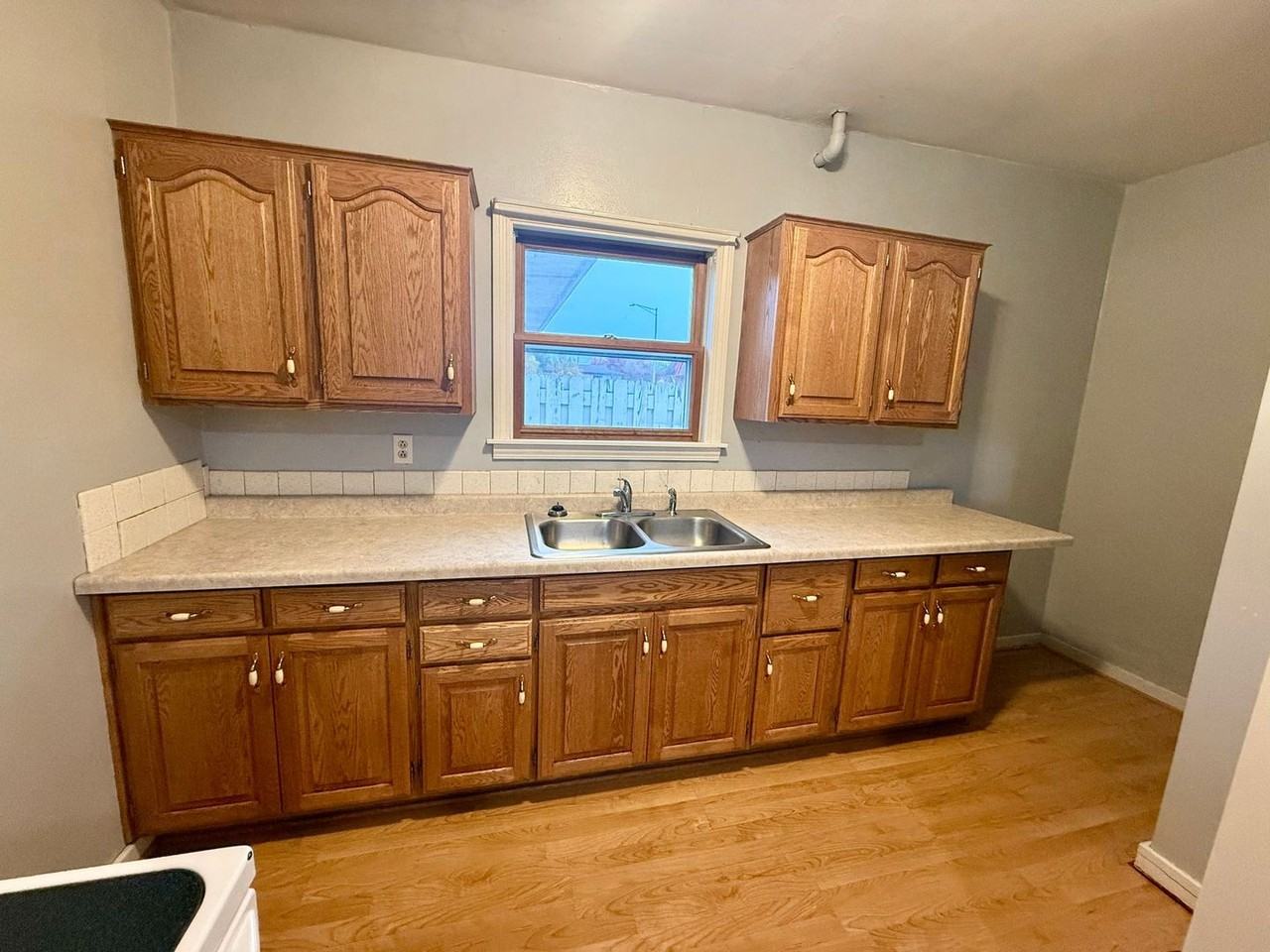 515 W Strowbridge St - Photo 3 of 27