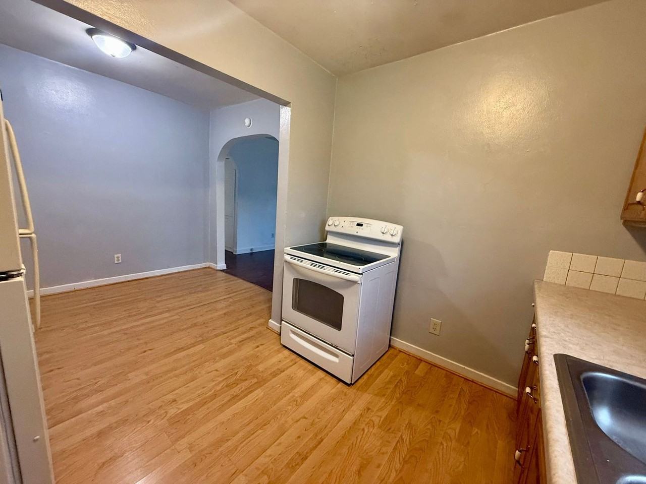 515 W Strowbridge St - Photo 4 of 27