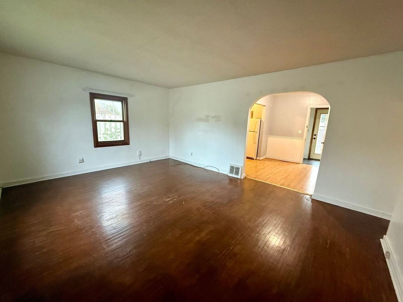 515 W Strowbridge St - Photo 6 of 27
