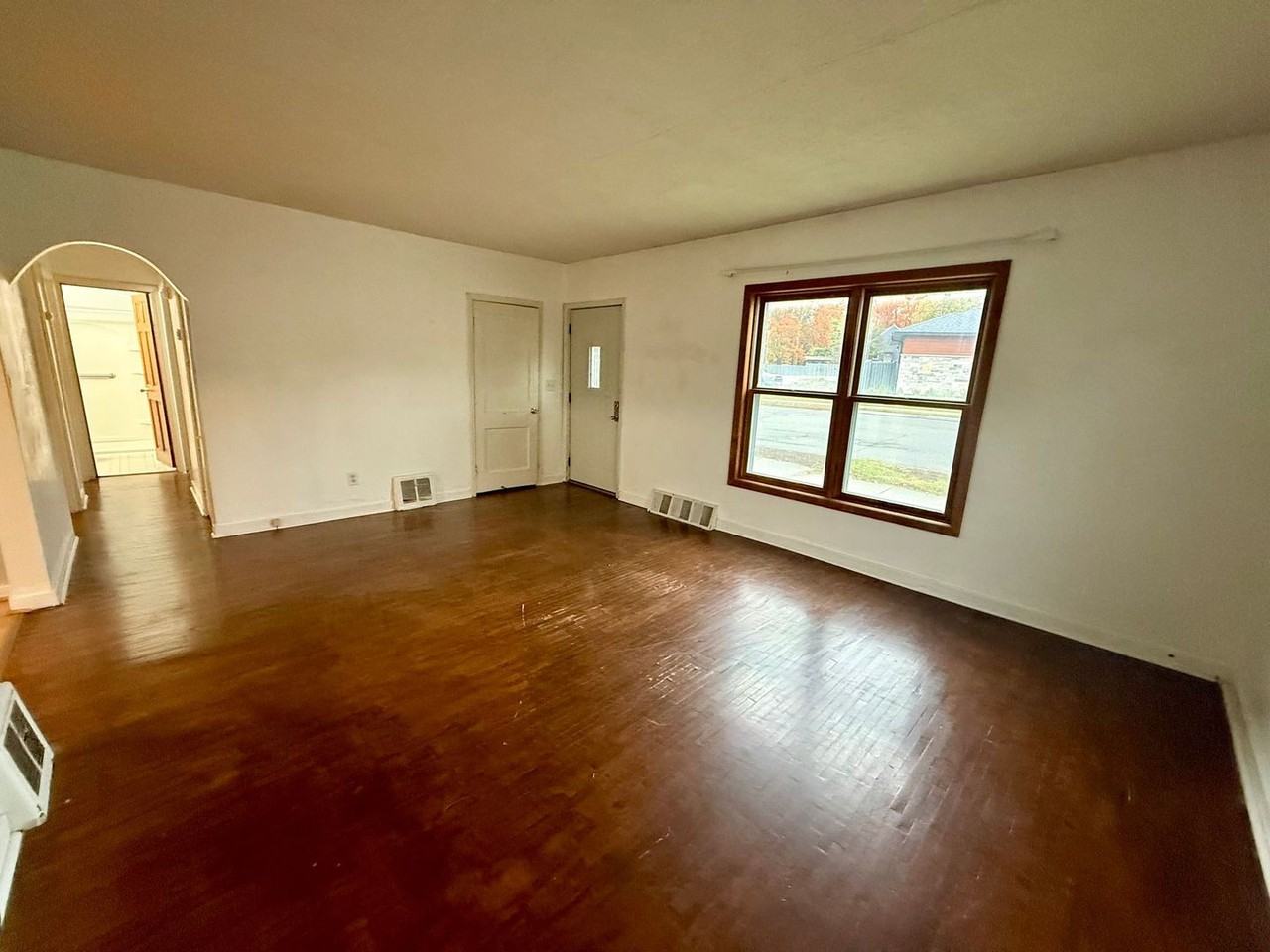 515 W Strowbridge St - Photo 7 of 27