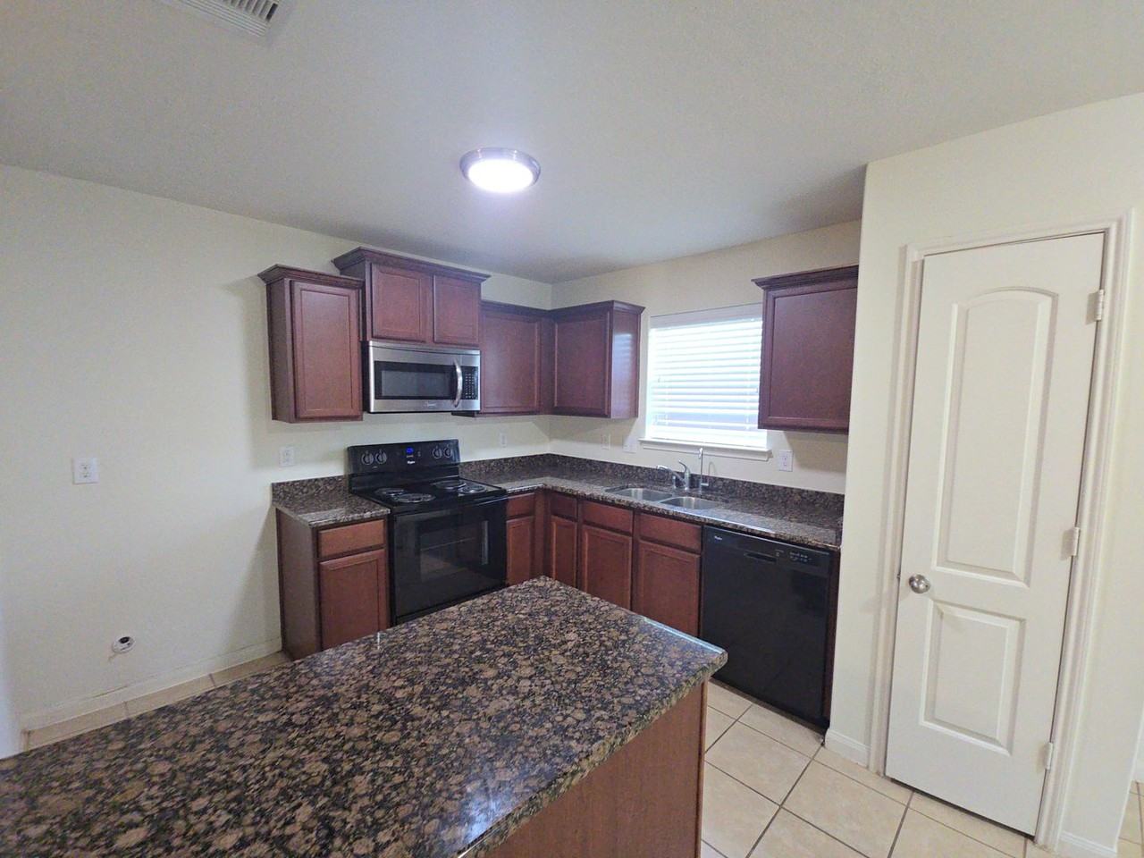 2303 Golden Brandy Ln - Photo 3 of 23