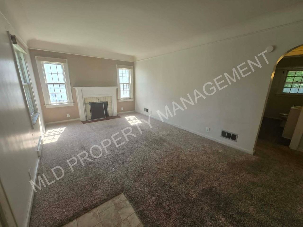 2821 Congress Ave - Photo 2 of 14