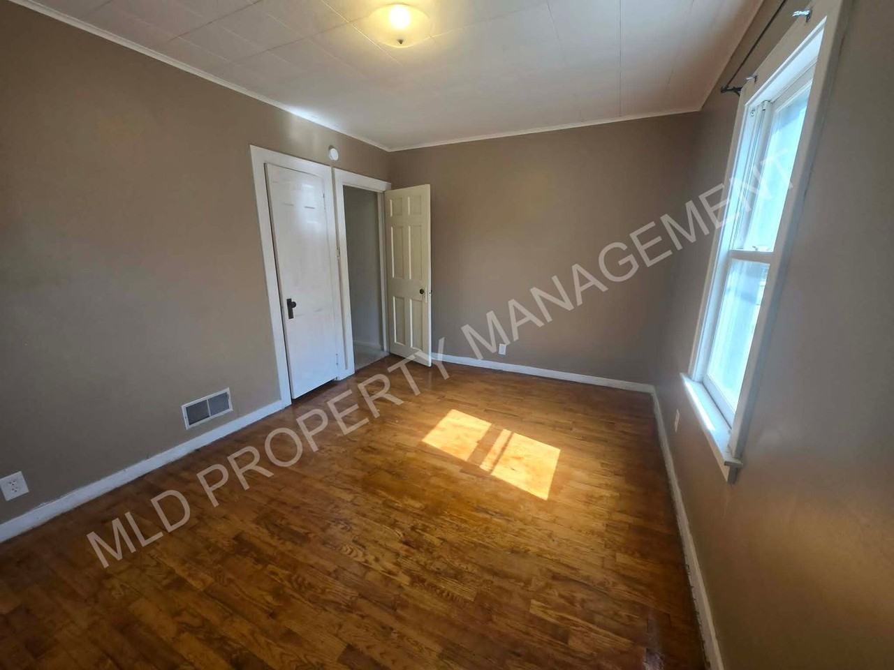 2821 Congress Ave - Photo 3 of 14