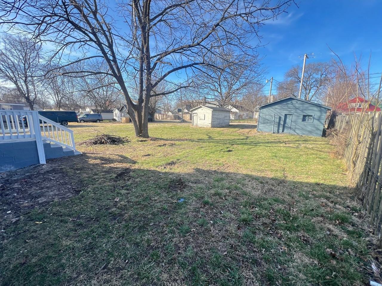 209 W College St - Photo 4 of 17