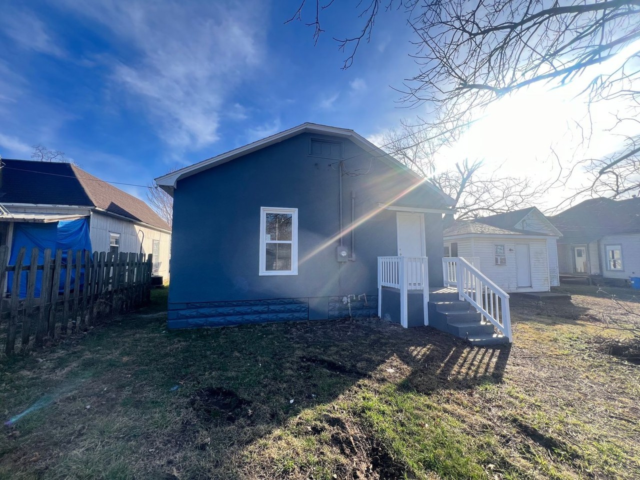209 W College St - Photo 5 of 17
