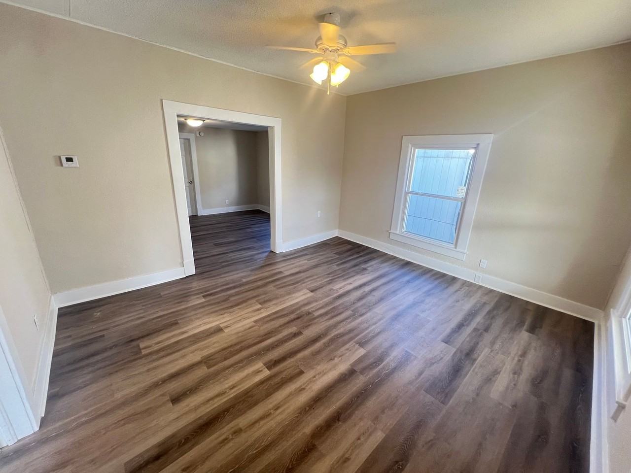 209 W College St - Photo 6 of 17