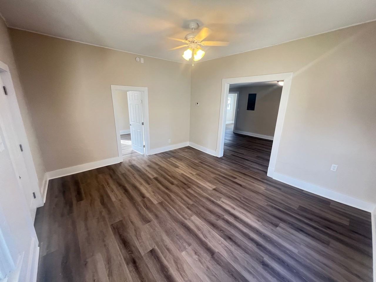 209 W College St - Photo 7 of 17