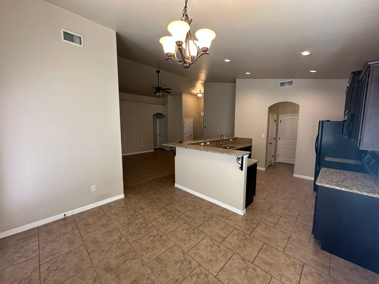 1815 Amber Dr - Photo 5 of 16