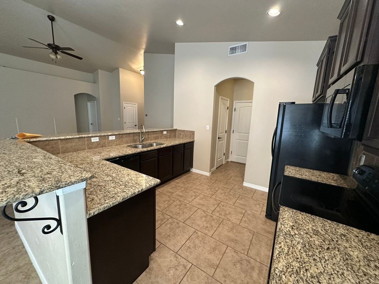 1815 Amber Dr - Photo 6 of 16