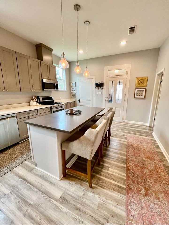 663 N 8th St - Photo 3 of 23