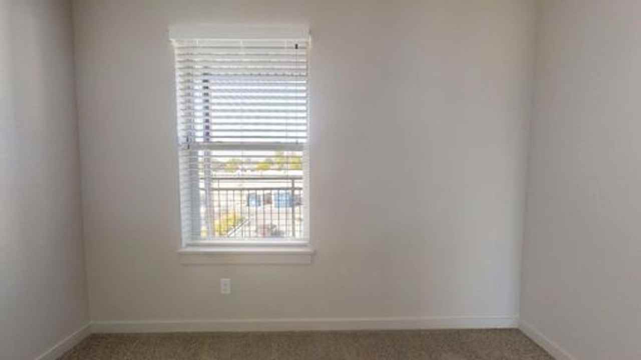 1080 W 965 N - Photo 6 of 13