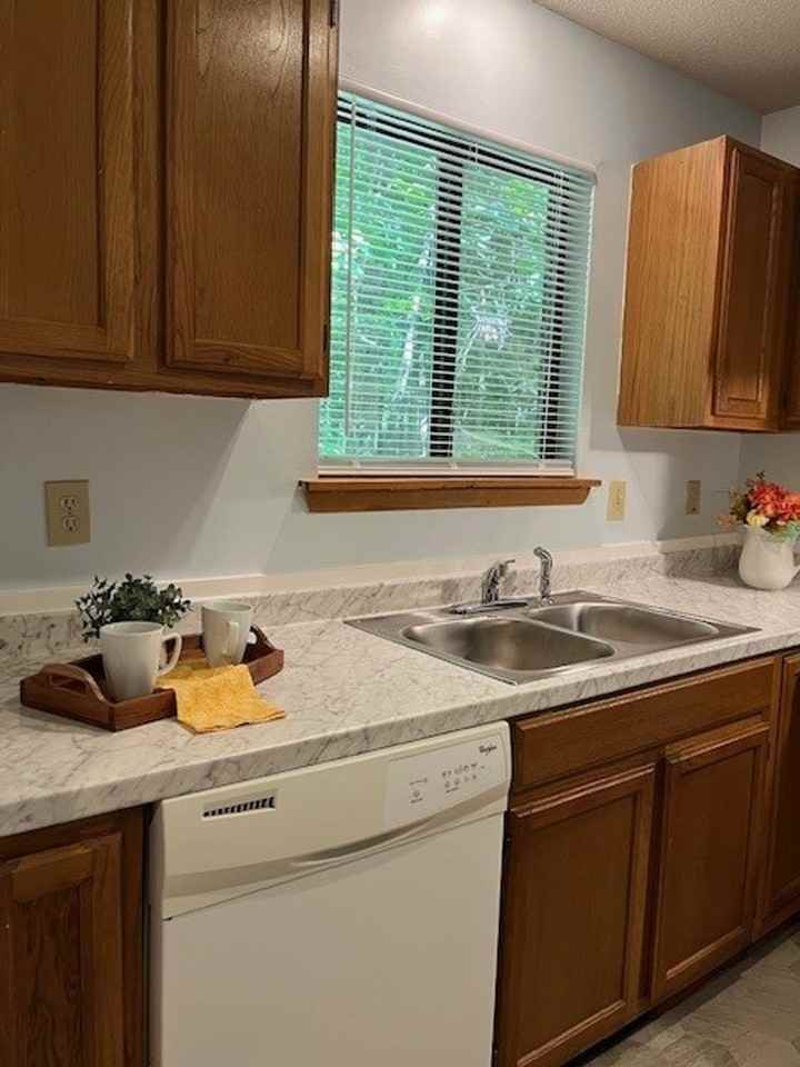 104 Lystra Hills Ln - Photo 2 of 22