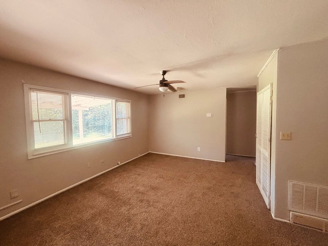 3242 S Millwood Ave - Photo 2 of 10
