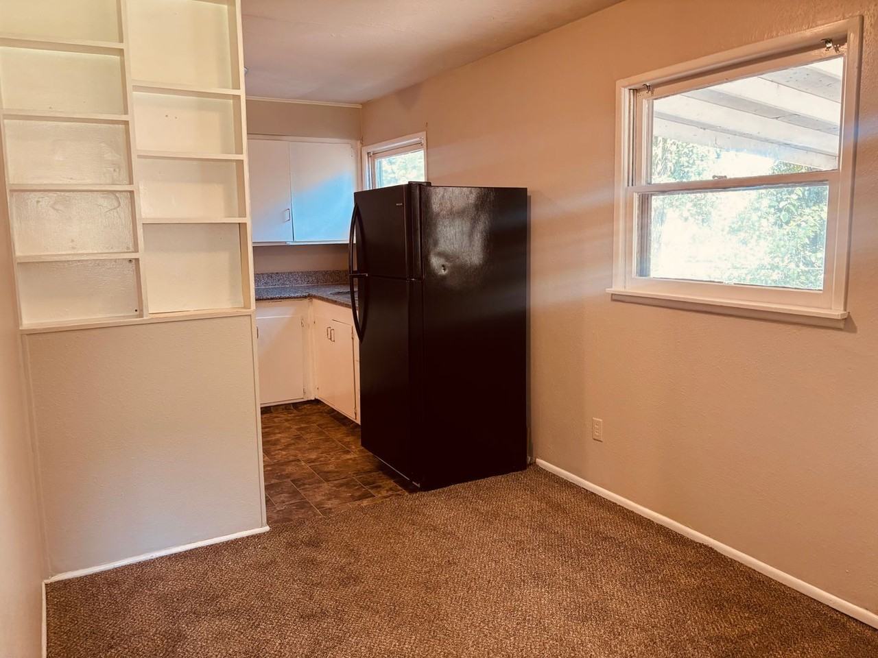 3242 S Millwood Ave - Photo 3 of 10