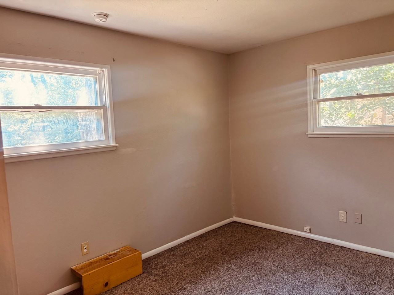3242 S Millwood Ave - Photo 4 of 10