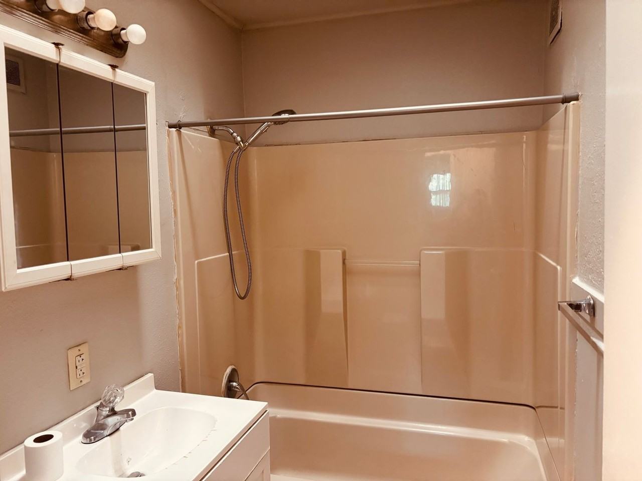 3242 S Millwood Ave - Photo 5 of 10