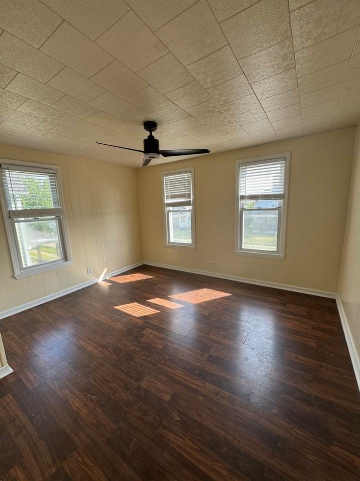 1316 Huron Ave - Photo 5 of 6