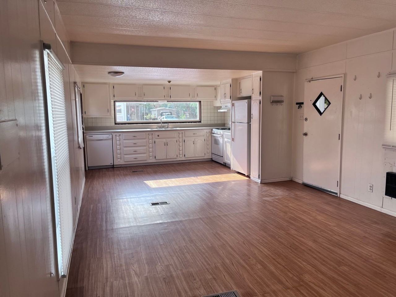 1053 Caroline Ct - Photo 3 of 17