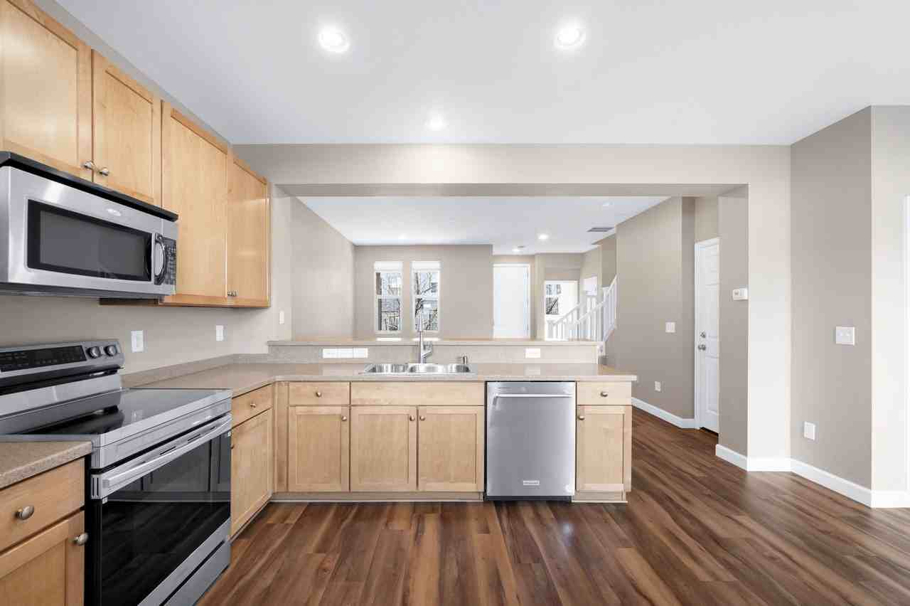 13543 E Longview Ave - Photo 2 of 25