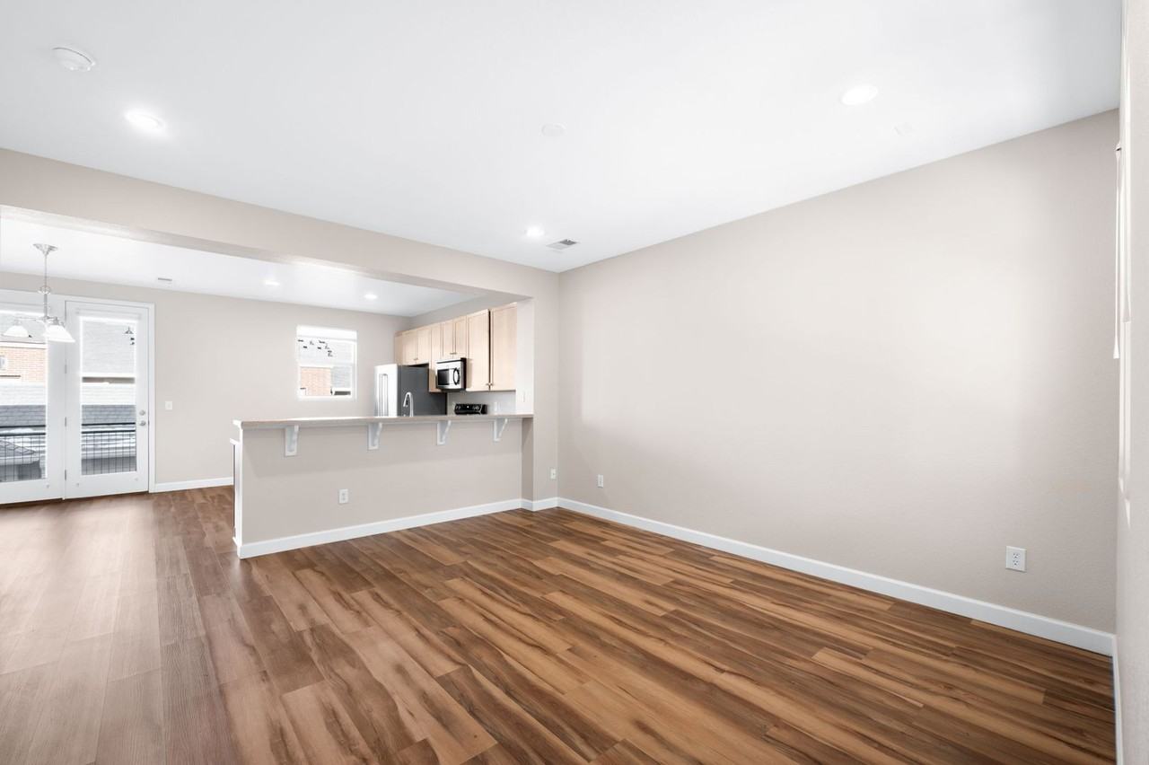 13543 E Longview Ave - Photo 6 of 25